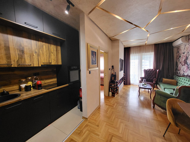 Budva'da iki yatak odalı ve garajlı daire